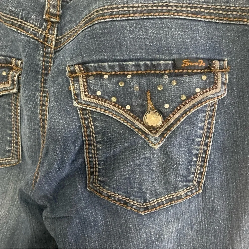 Seven7 Slim Boot Cut Sz 10 Women’s Jeans Rhinestones on Back Pockets